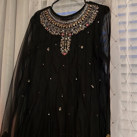 Black net pakistani outfit - Picture 7 of 9